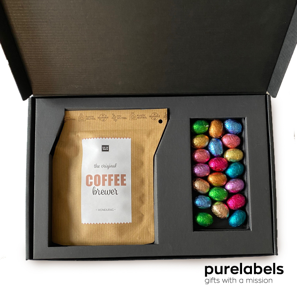 Paasgeschenk brievenbus | Paaseitjes en koffie of theekannetje in luxe doosje